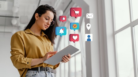 Team of online marketing agency in Gurgaon all-hands meeting digital campaign